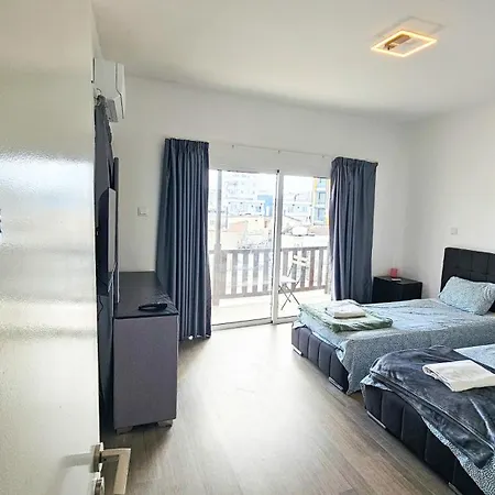 Accommodatie bij particulieren Downtown Rooms, 200m From Marina