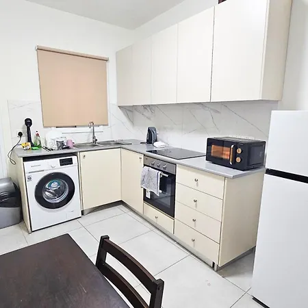 Accommodatie bij particulieren Downtown Rooms, 200m From Marina Larnaca
