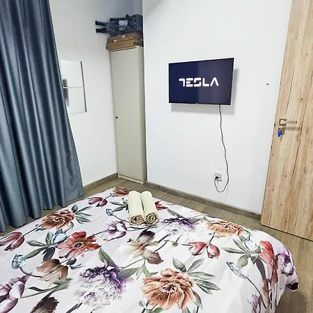 Homestay Downtown Rooms, 200m From Marina