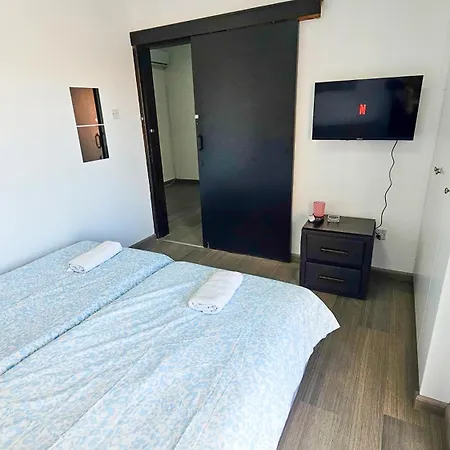 Downtown Rooms, 200m From Marina * Larnaca