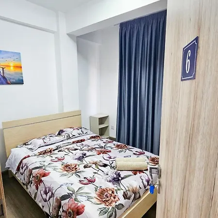 Downtown Rooms, 200m From Marina ホームステイ