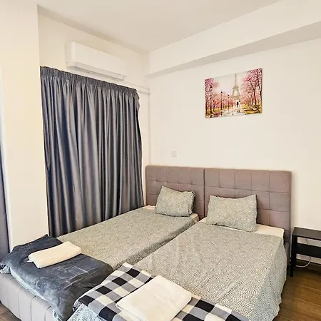 ホームステイ Downtown Rooms, 200m From Marina ラルナカ